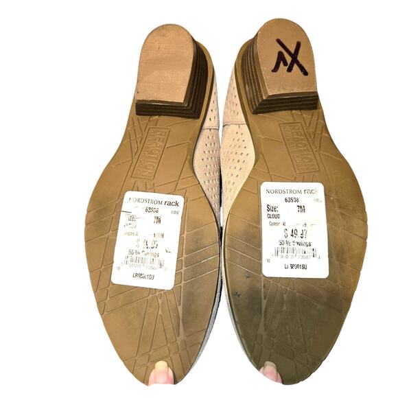 Kenneth Cole REACTION 7 Brown Women's Chelsea Ankle Boots 1 1/2 Inch Heel Shoes - Picture 7 of 9